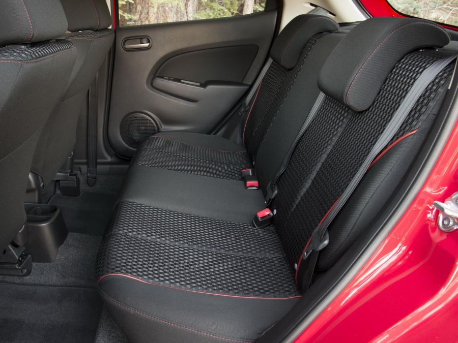  Mazda2 2010 года  (US) (фото 2 из 53)